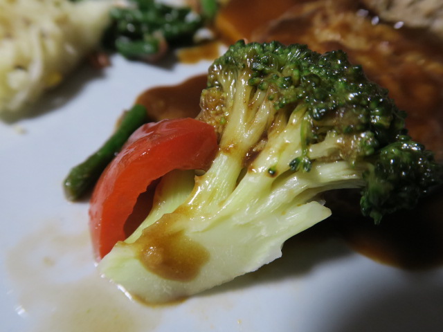 温野菜のパプリカとブロッコリー